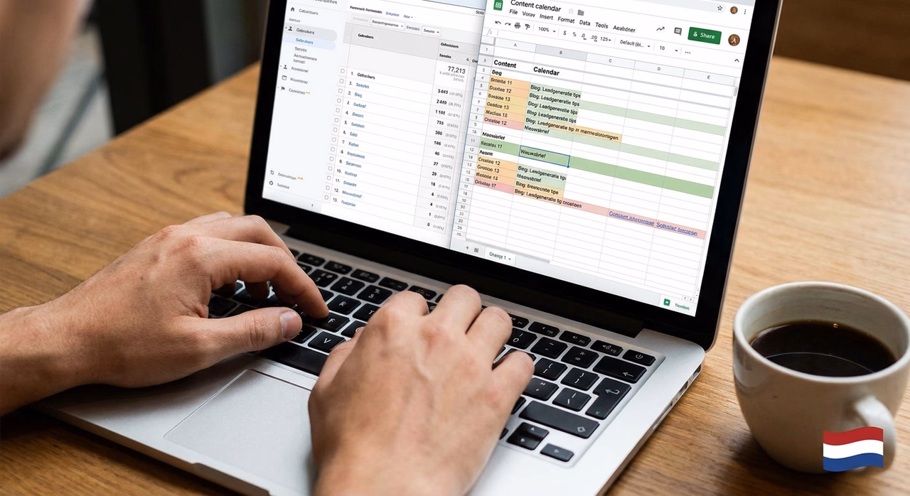 Handen typen op laptop met content planning en analytische gegevens zichtbaar Handen typen op laptop met content planning en analytische gegevens zichtbaar
