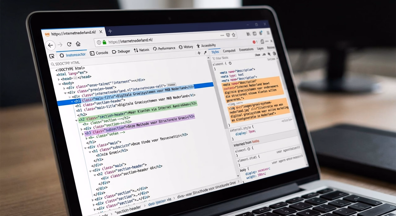 Close-up van website HTML-structuur en metadata optimalisatie voor SEO
